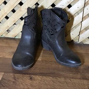 Arizona ankle cut out cowboy boots